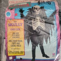 Halloween costume school churchildren skeleton include mask Cape and chess piece.
One size fit off
