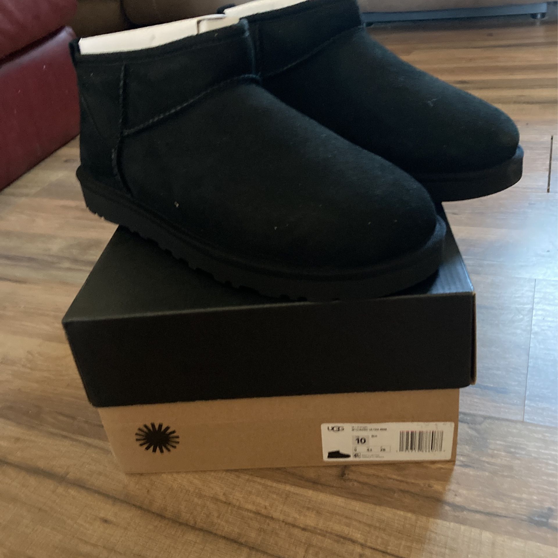 Mens Black Classic Ultra UGGs Size 10