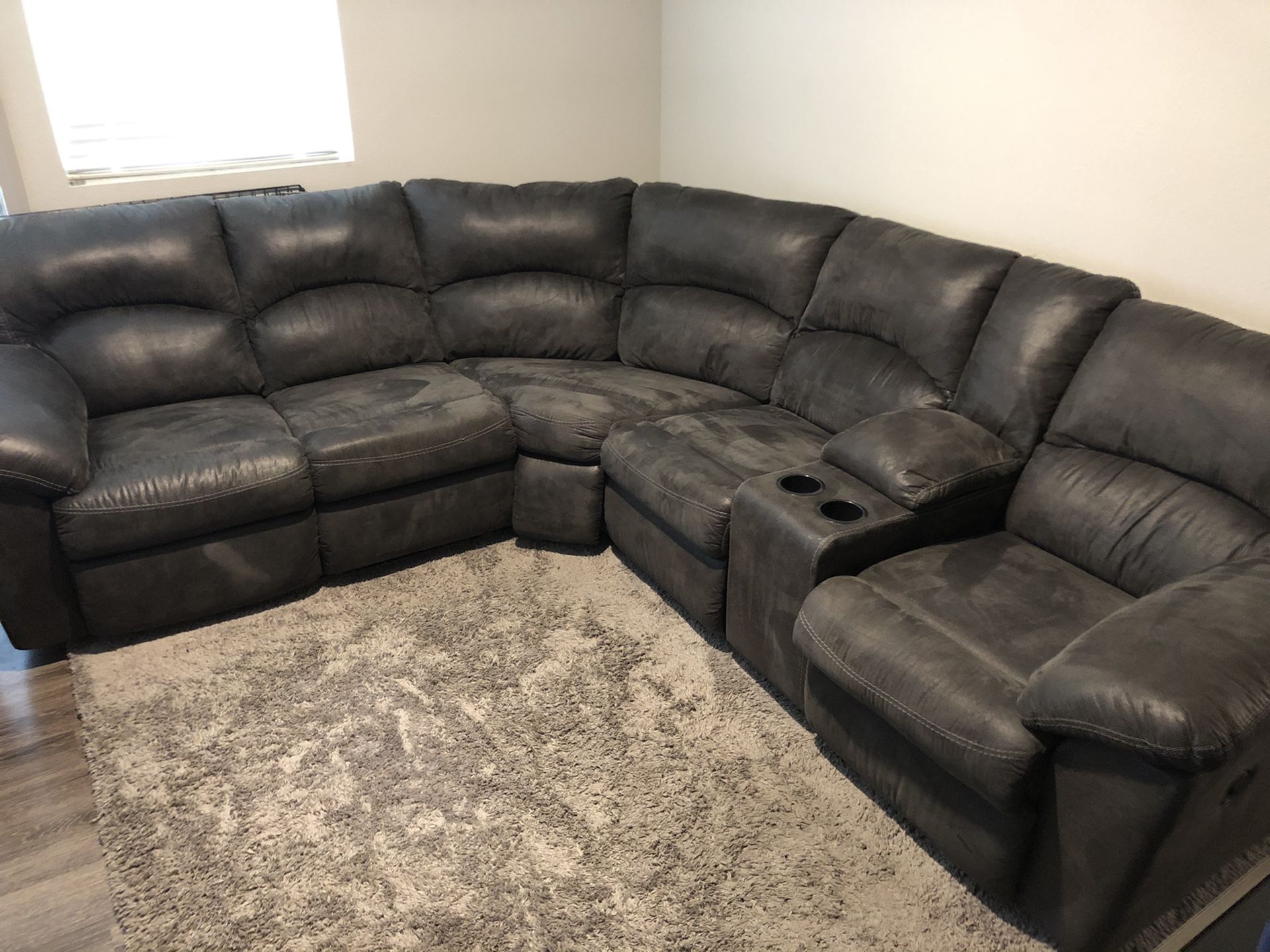 Sectional W/ 2 Recliners on Each End & 1 End Table