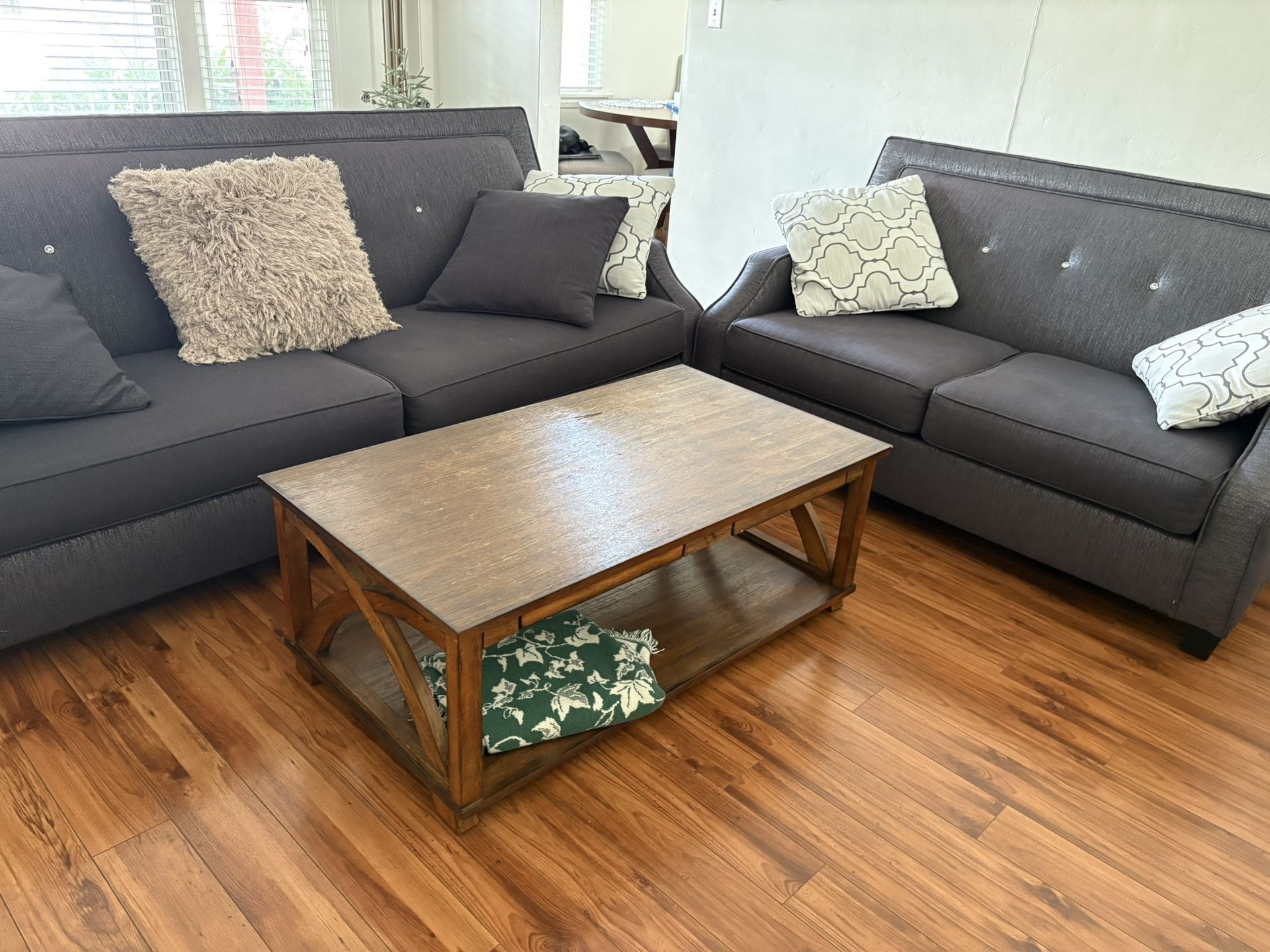 4piece Furniture/ 2 Couch, Solid Wood Coffee Table+ Vintage Blanket 