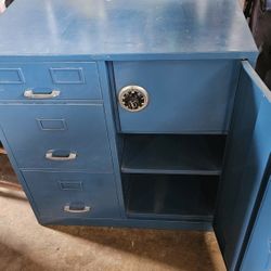 File cabinet safe