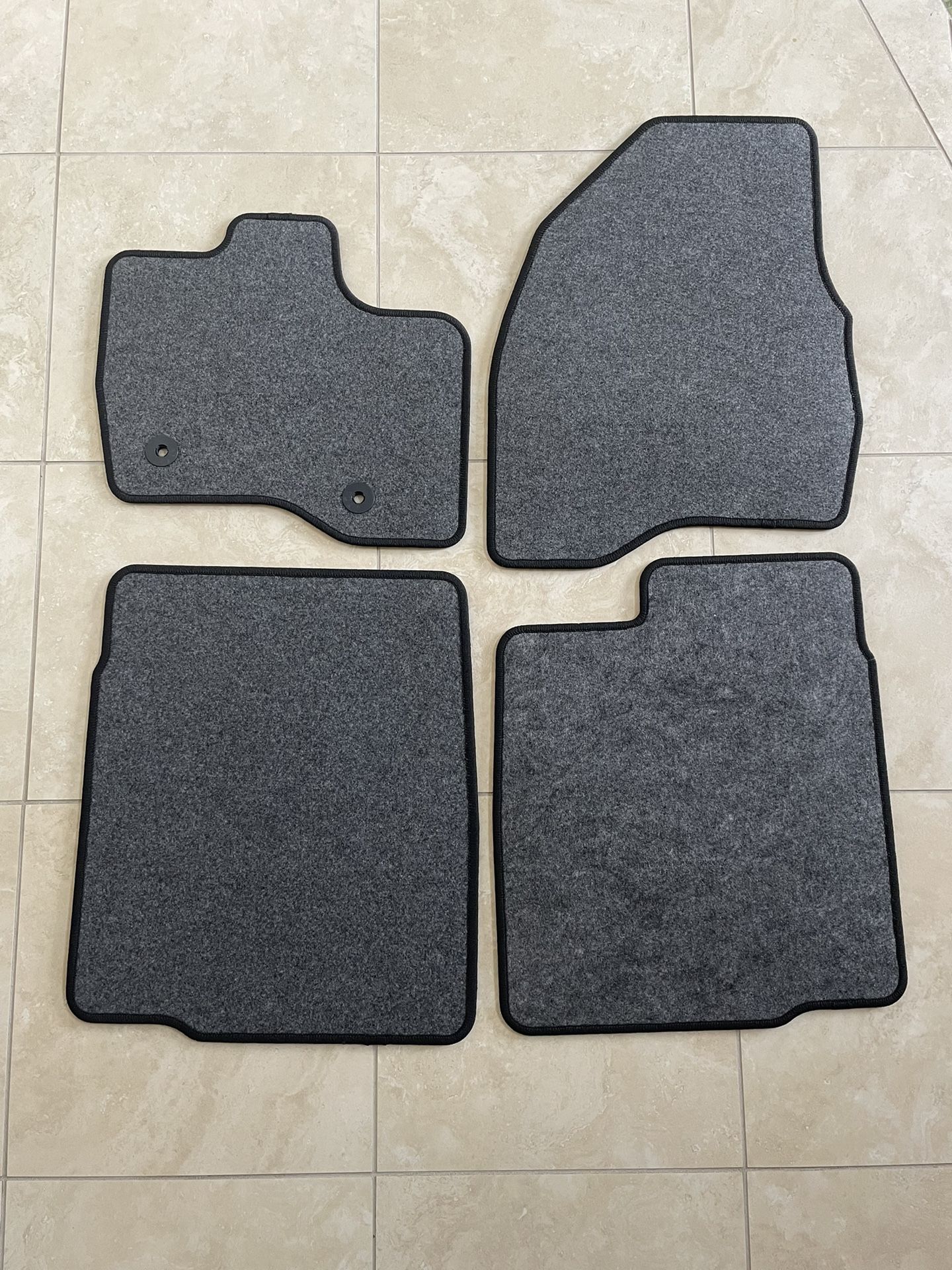 Ford Explorer 2011 - 2015 Carpet Floor Mats In Charcoal