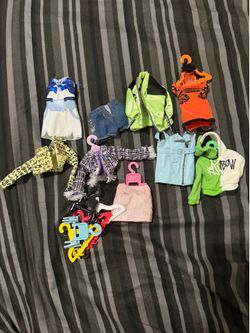 Rainbow High Doll Clothes Lot Of 9 Plus 10 Hangers