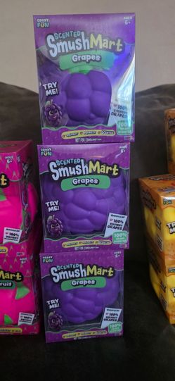 Smushmart squeezy grapes toy