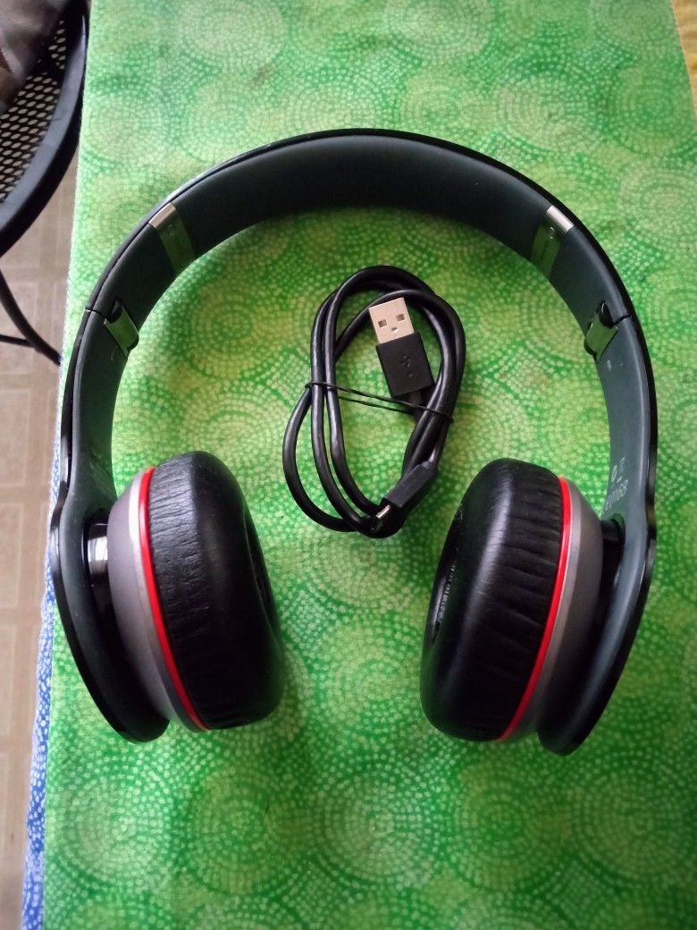 BEATS BY DR DRE WIRELESS BLUETOOTH HEADPHONES