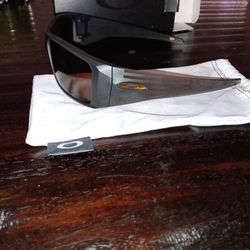 New Men's Oakley Heliostat Sunglasses With Prism Lenses 