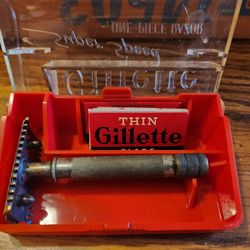 Antique Gillette Razor With Case And Blades 