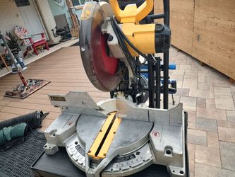 DeWalt Compound Miter Saw