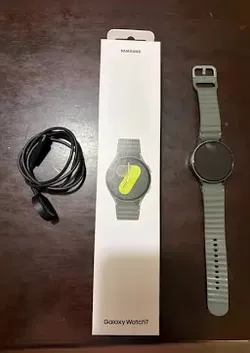 Samsung Galaxy Watch 7 with Charger