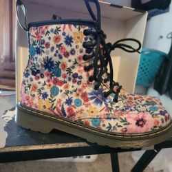 Dr. Martens Delaney Y Wander Floral Poppy Bloom Combat Moto Boot  Youth Girls Size 4
OBO