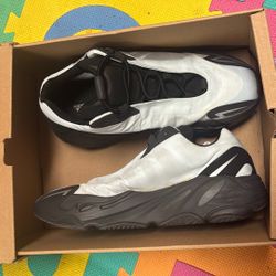Yeezy 700 Boost Size 8.5
