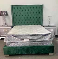 (NEW IN BOX) 6FT Queen & King Size Green Tufted Fabric Bed Frame