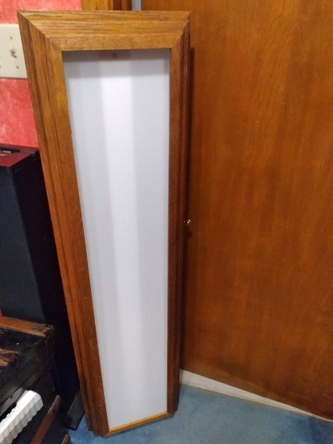 4' Oak 2 Bulb fluorescent light For Kichen, laundry Room,where Ever. Excellent Shape 
