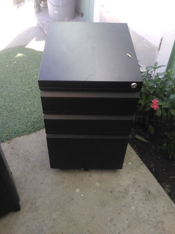 Nice File Cabinet With Wheels And Keys 