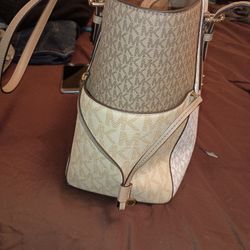 Michael Kors Purse Brand New .