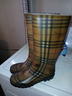Burrberry shoes size 6