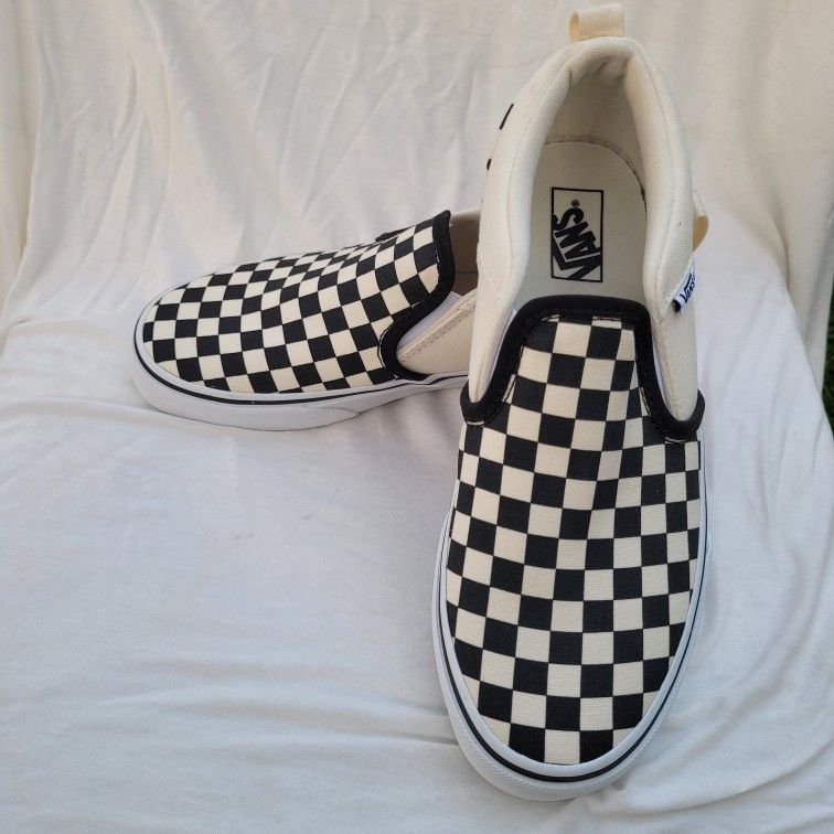 Brand New Off White And Black Checkard Slip On Vans Tennis Shoes Size 5 Youth $38.00
