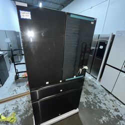 Samsung 📸- 29 cu. ft. Bespoke 4-Door French Door Refrigerator with Family Hub - Matte Black Steel