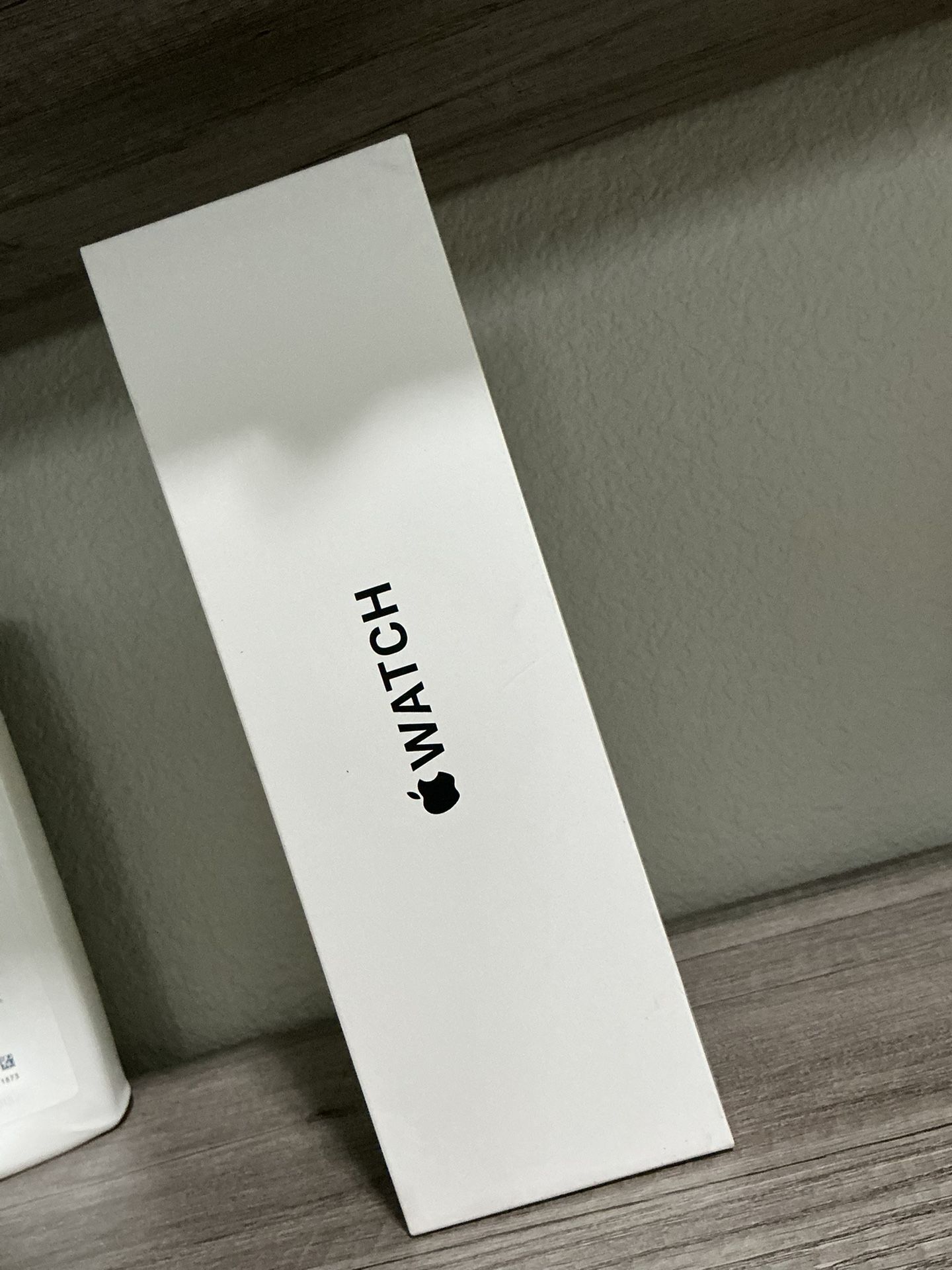 2025 Model Apple Watch SE 3rd Gen, 40mm, GPS, Starlight Color! Brand New Sealed!