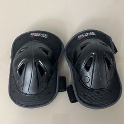 Black Medium Sized Knee Pads in Mesh Bag - Bone Shieldz 