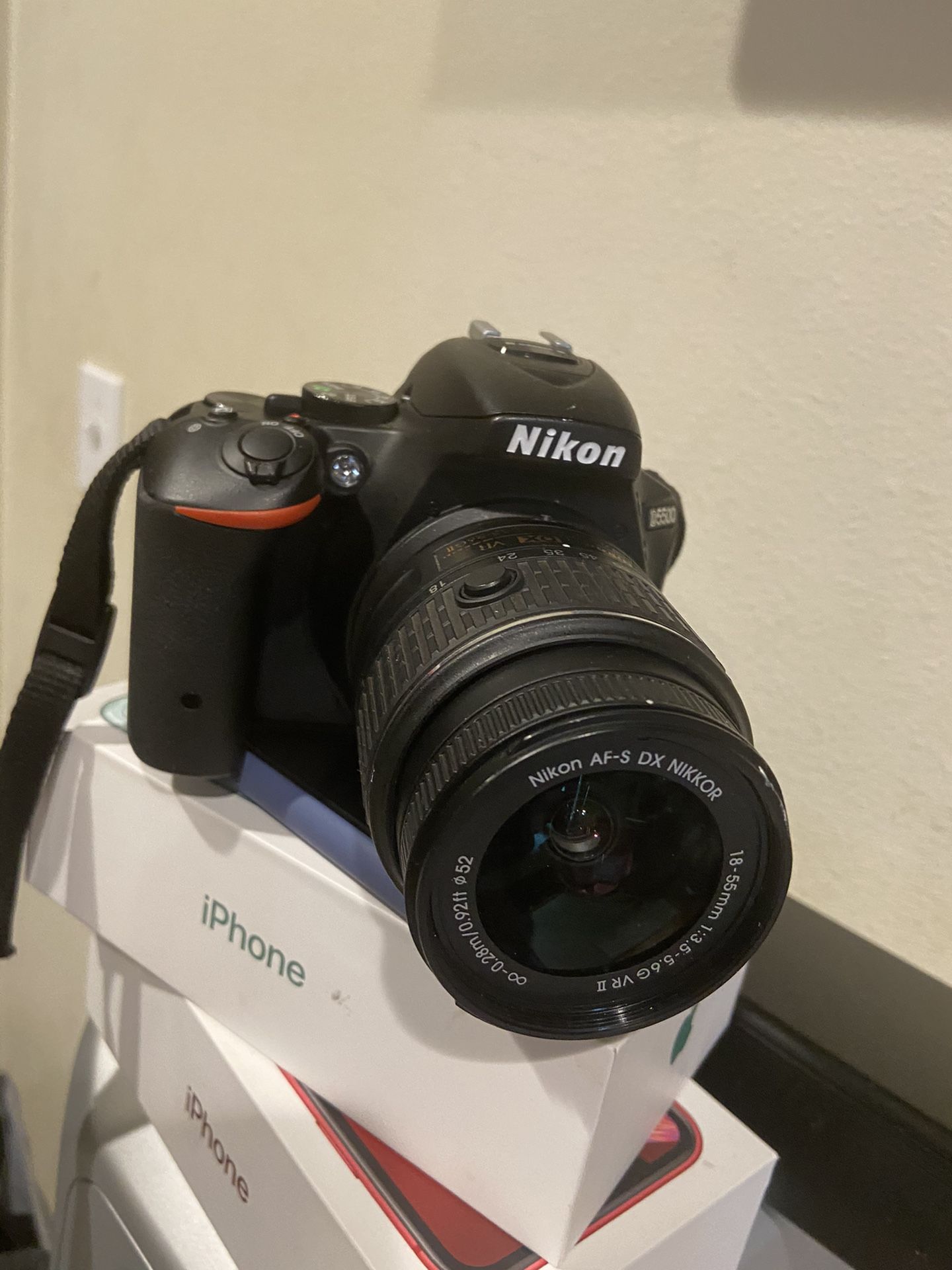 Nikon D5500 camera 18-55mm lense