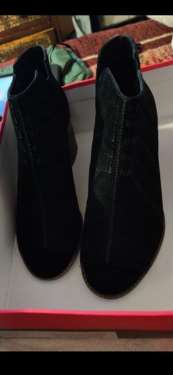 STYLE VC-TEREENA COLOR/MATERIAL BLACK LUX KID SUEDE. Size 8M