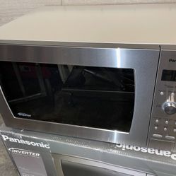 Panasonic -2.2 cu ft 1250 W Inverter MICROWAVE Stainless Steel - model NN-SD987S