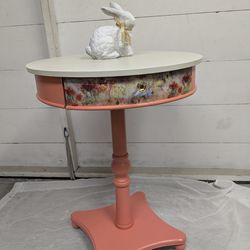 Darling accent table!