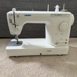 Juki TL-2000QI High Speed Sewing & Quilting Machine