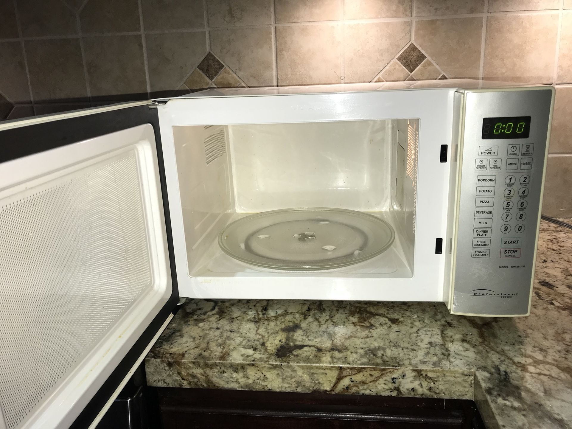 Microwave White Emerson Professional Series Model MW8117w