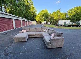 Beautiful Grey Sectional W/Pullout Bed (Delivery Available )