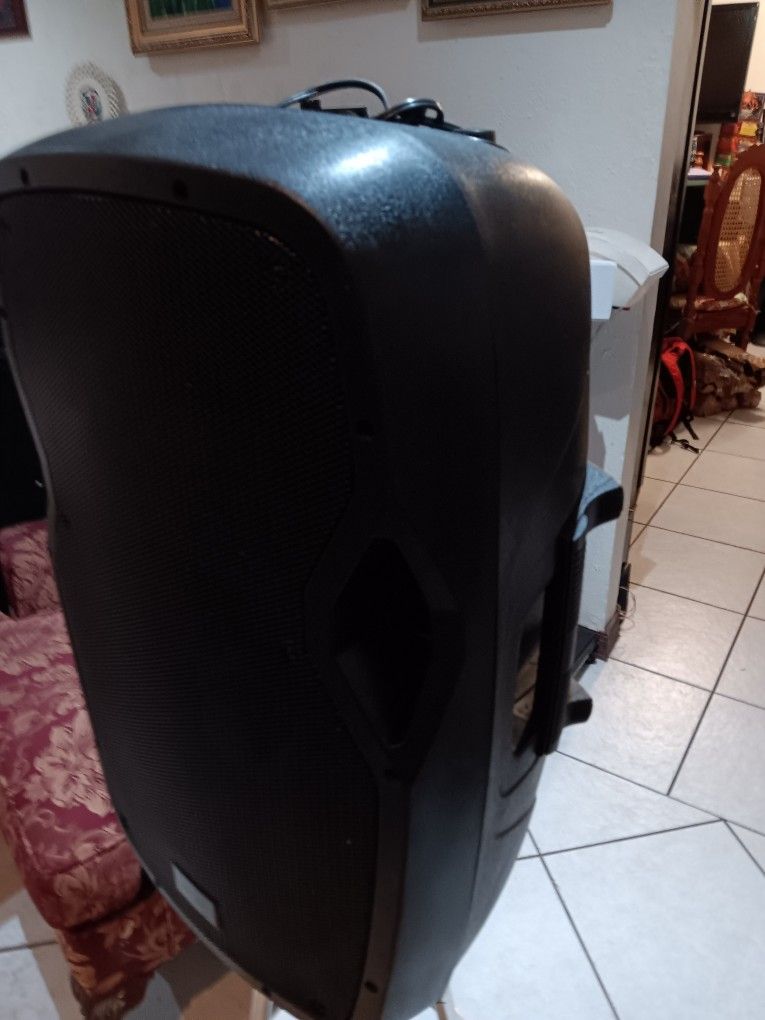 ACOUSTIC AUDIO SPEAKER MODEL AA15LBS. 1000 WATTS SYSTEM POWER. NICE BLUETOOTH SPEAKER