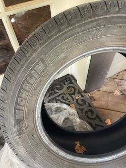 2 Michelin 235/60R17 Tires