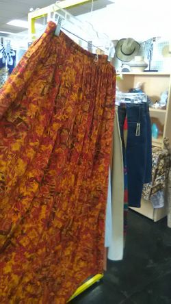 Karen ladies skirt sz lg