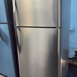 Frigidaire Top Freezer With Warranty Working In Perfect Condition 