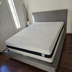 Queen bed, Mattress & Boxspring!