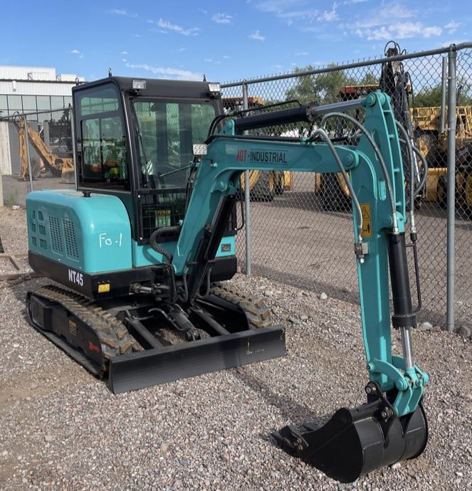 New 2023 Diesel Mini Excavator 5.5 Ft Deep Digging