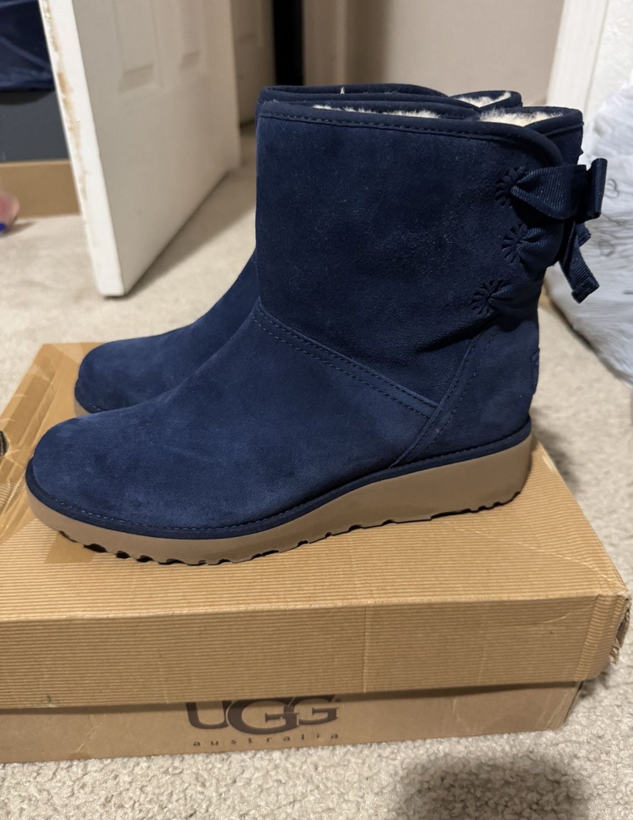 UGG DREW SUNSHINE PERF NAVY BOOTS - WOMEN'S