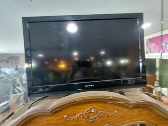 Dynex flat-screen LCD tv