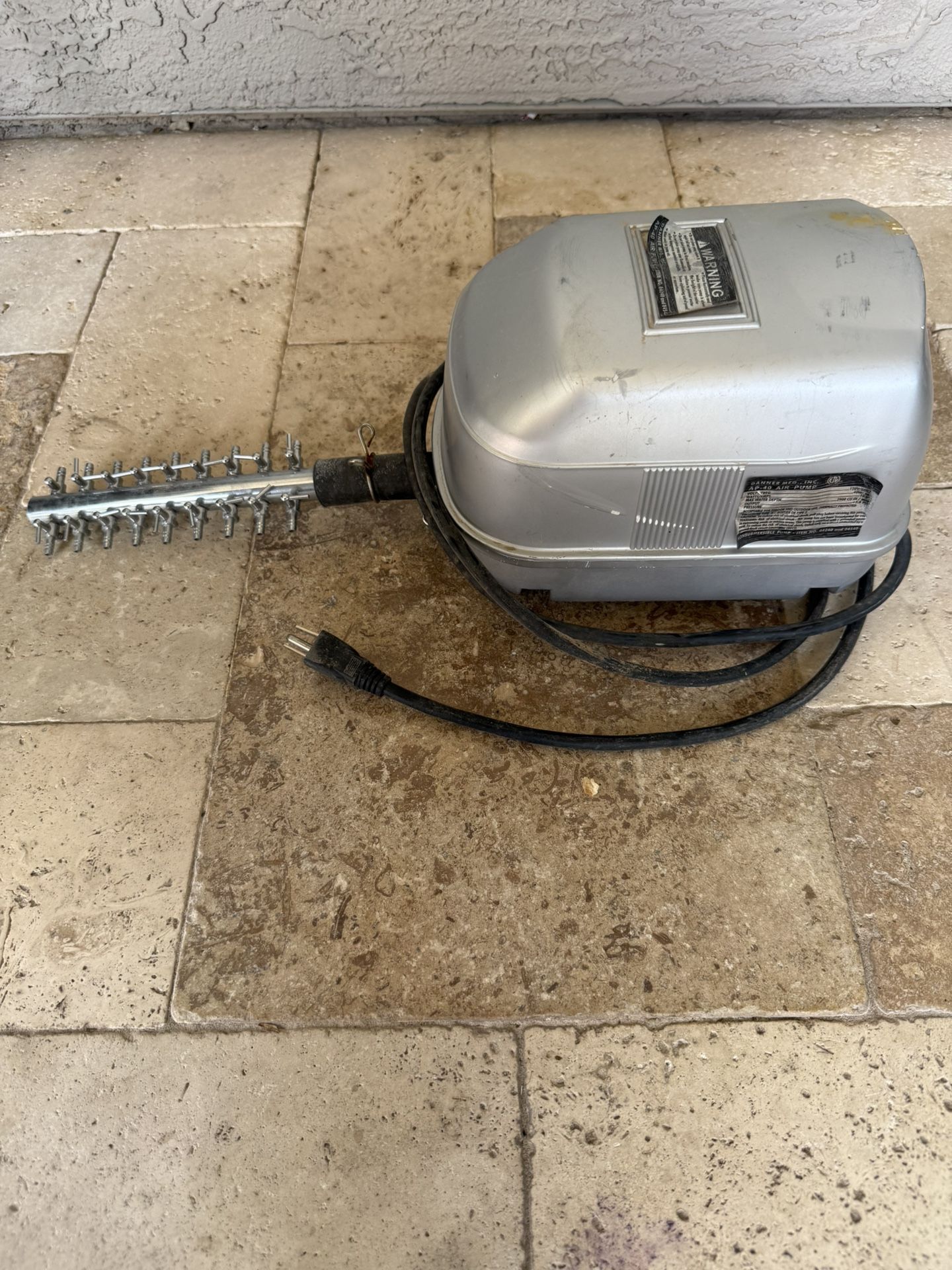 Pondmaster AP-40 High Output Aquarium Air Pump! (Excellent Condition!)