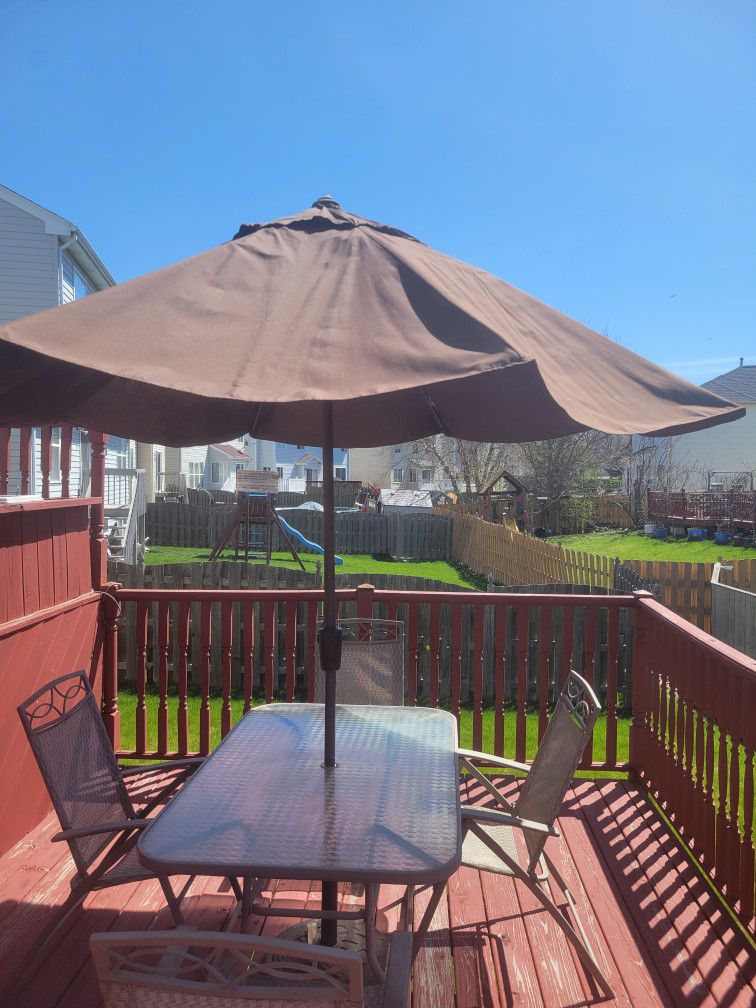 Outdoor Patio Table, 4 Chairs and Umbrella