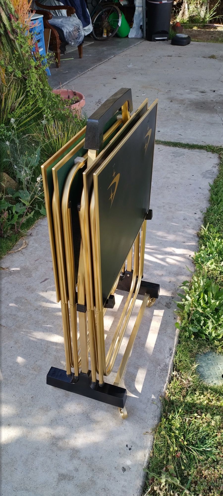 Vintage Metal Black And Gold Tv Trays Set Of 4 With Stand — Art Deco