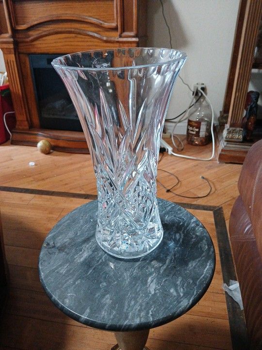 Large 24% Lead Crystal Flower Vase