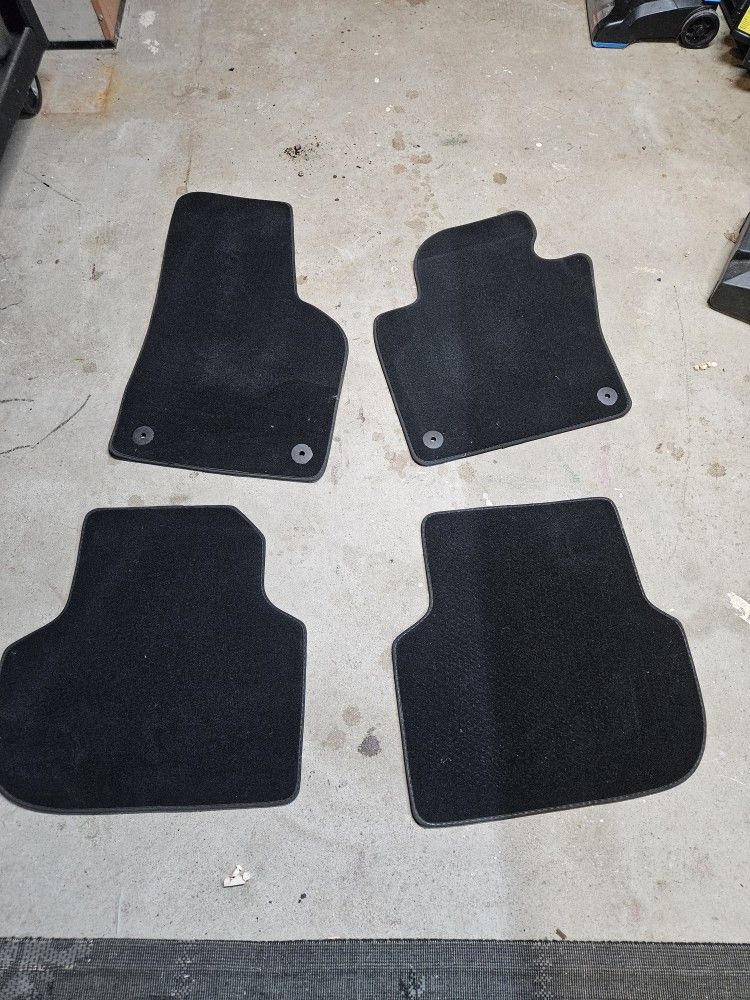 2014 JETTA CARPET FLOOR MATS (NEVER USED)