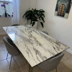 Dinning Table & 4 Chairs 