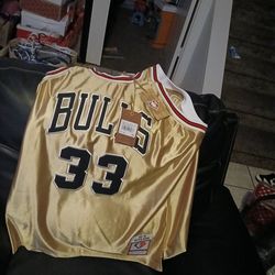 Mitchell & Ness Bulls Scottie Pippen #33 Gold Jersey