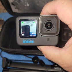 Gopro Hero 11 * Vlog Kit * 2 Batteries *  3 Way Grip