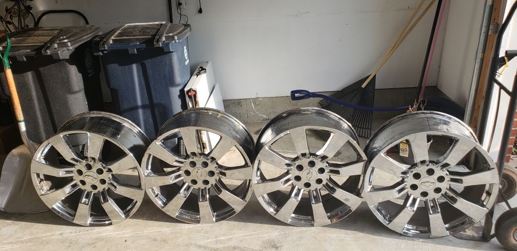 24 inch rims one has a small crack