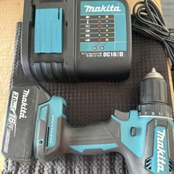 Barely Used Makita Drill Set Battery Charger XFD13