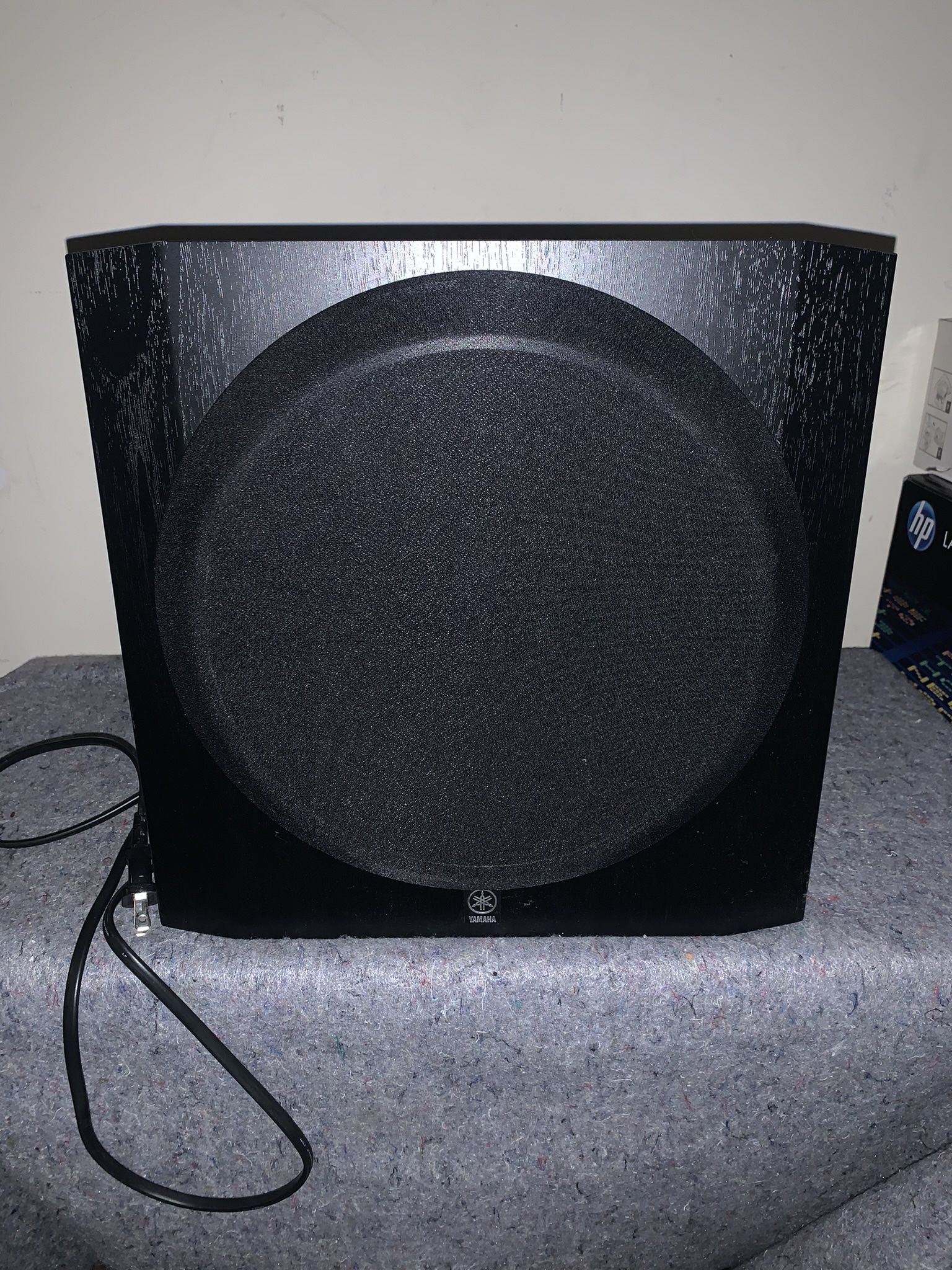 Yamaha YST-SW216 Subwoofer 10" 100 Watt Powered Black